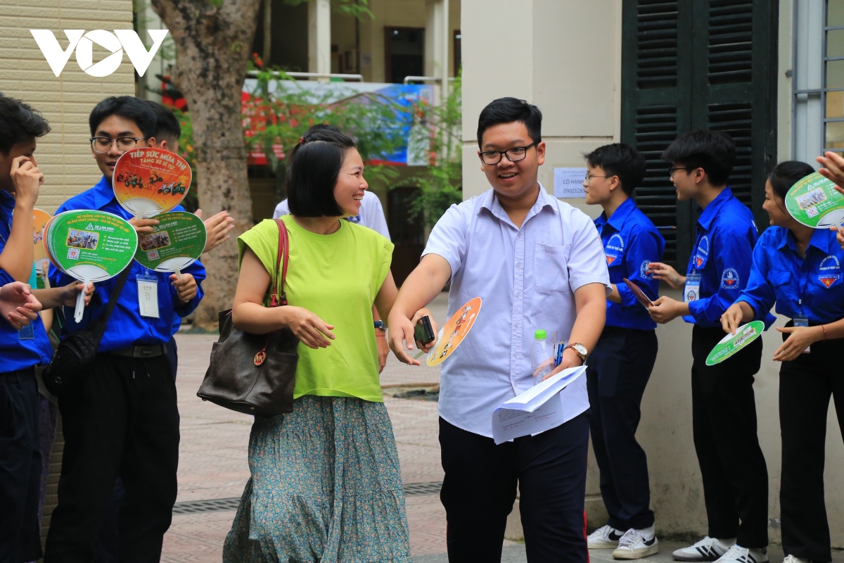 Đề thi tiếng Anh vào lớp 10 tại Hà Nội: Thí sinh tự tin đạt 8 điểm trở lên